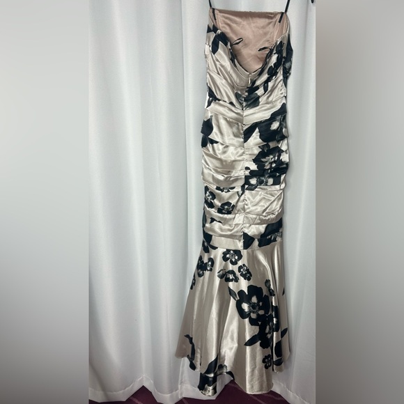 Le Chateau Floral Mermaid Gown - Picture 13 of 14